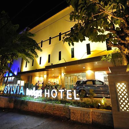 ซิลเวีย โฮเต็ล บัดเจ็ต กูปัง Hotel ภายนอก รูปภาพ