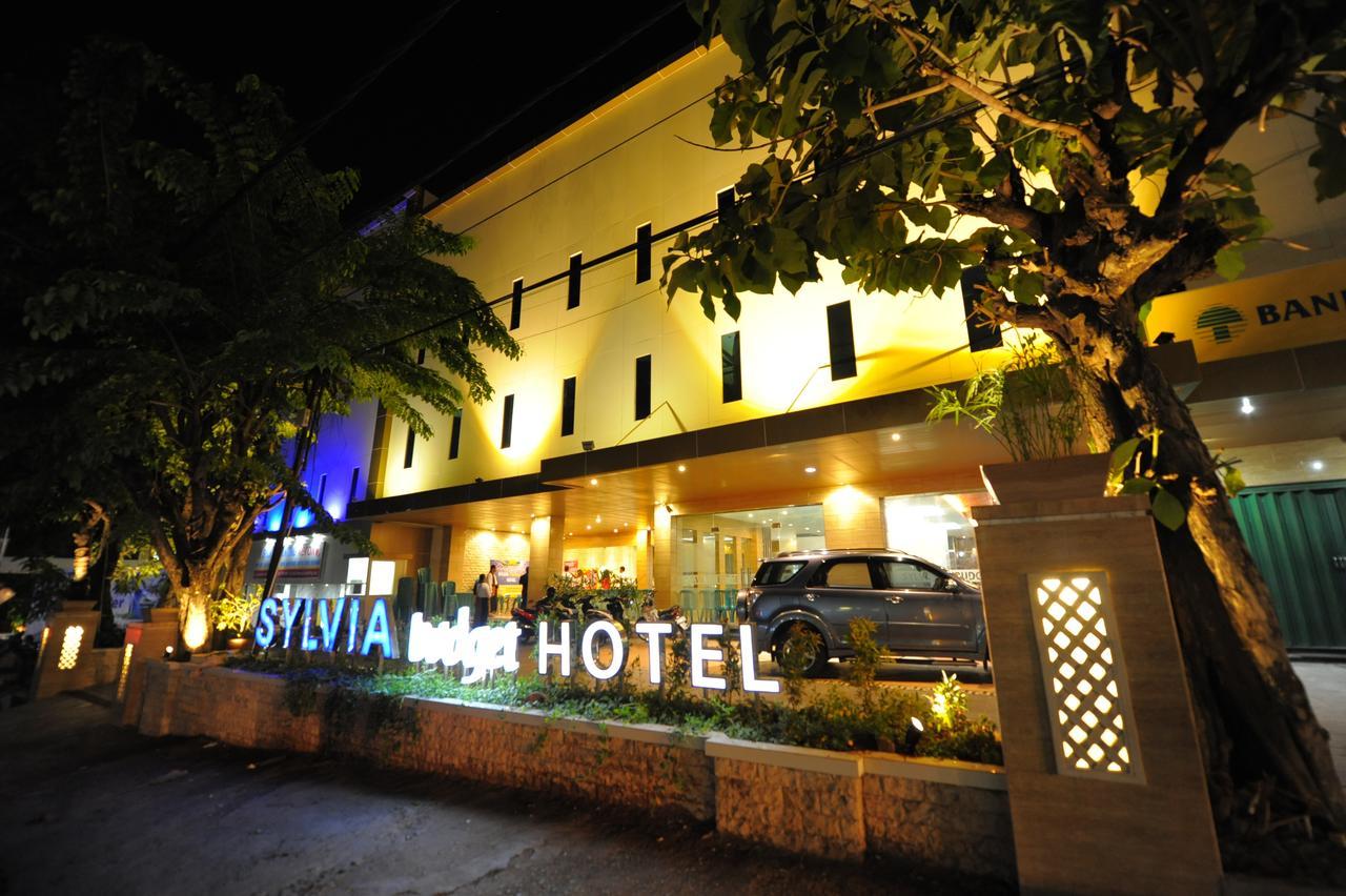 ซิลเวีย โฮเต็ล บัดเจ็ต กูปัง Hotel ภายนอก รูปภาพ